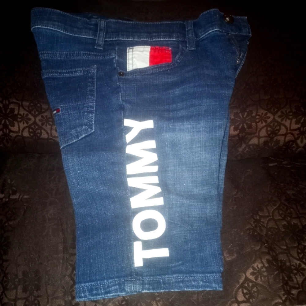 Boys tommyhilfiger shorts size 10